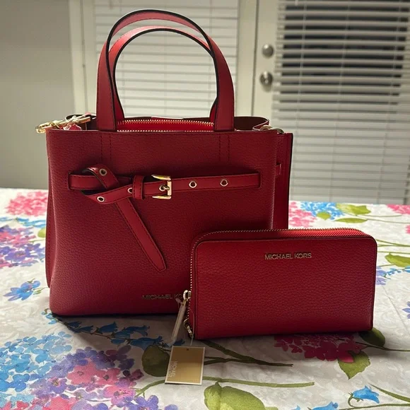 Michael Kors Kelly Tote and Makeup Bag ? Long Weekend Luxury Awaits ? Style meets savings at  main image 3